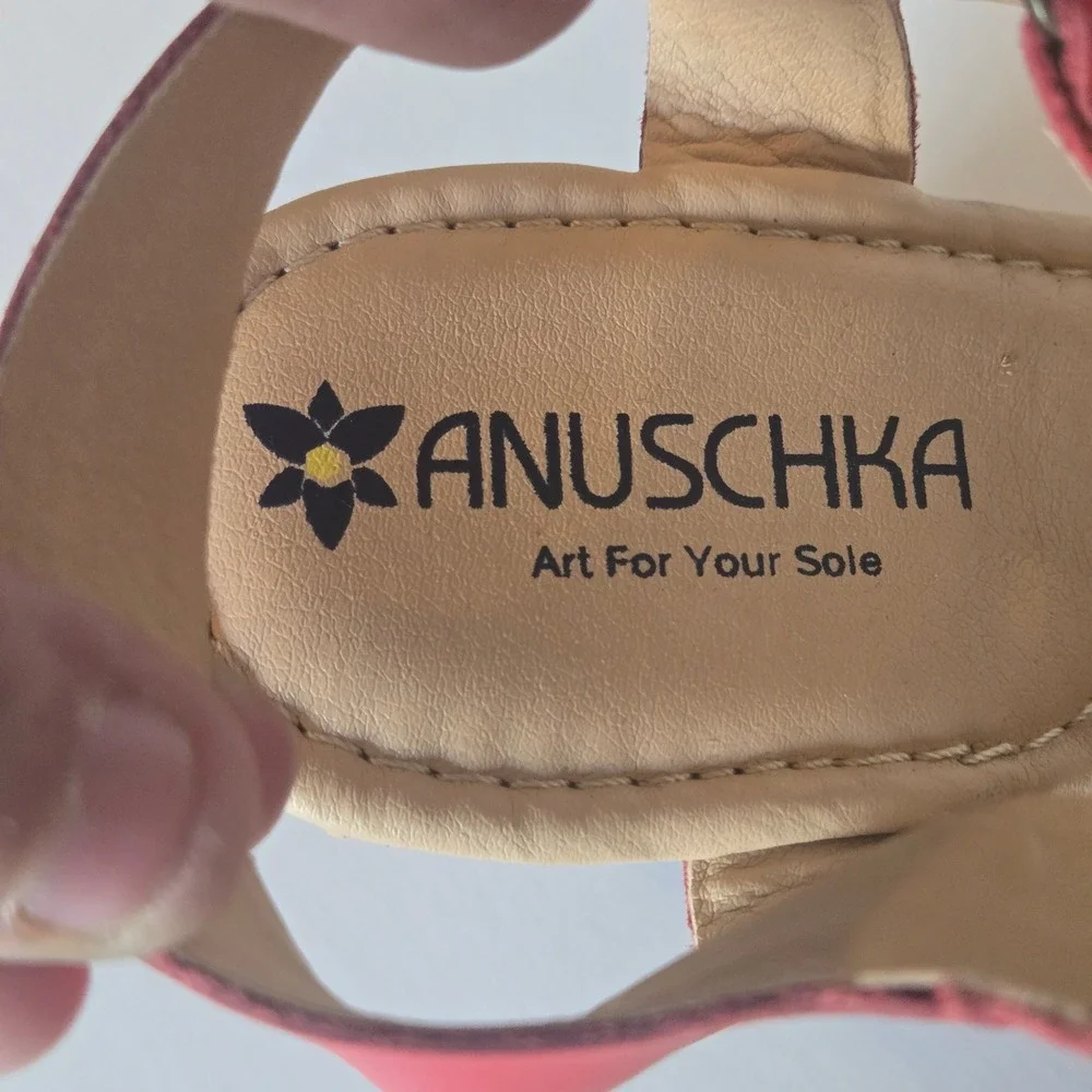 Anuschka women us